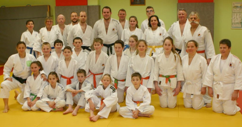 ontdek de jonge judotalenten bij jsc saalfeld en volg hun weg naar succes in de judosport.